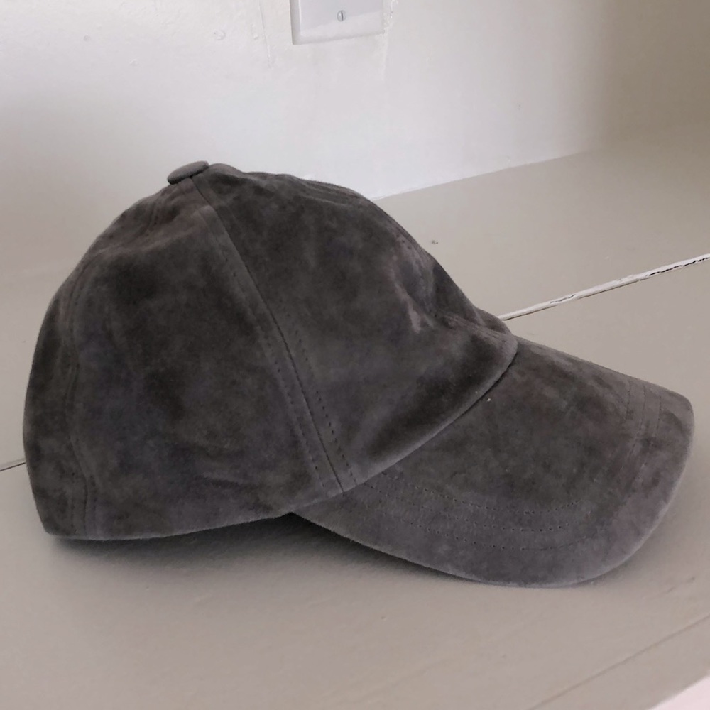 Barney’s light grey suede baseball cap